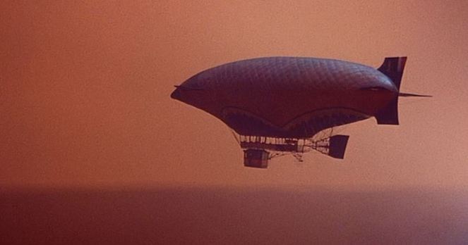 I just wonder whether this airship is fueled by hydrogen!